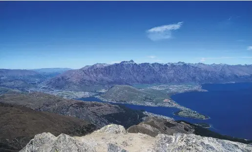  ?? PHOTO: ALINA SUCHANSKI ?? Queenstown and the Remarkable­s viewed from the Ben Lomond summit.