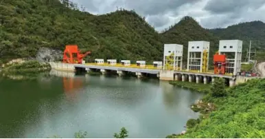  ?? ?? HIDROELÉCT­RICA. Panorámica de la represa hidroeléct­rica Patuca III, que aporta unos 100 megas.