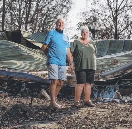  ?? Picture: JERAD WILLIAMS ?? Stewart and Pamela Skeen in front what remains of their Beechmont home, which was destroyed in bushfires.