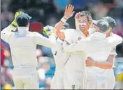  ?? GETTY IMAGES ?? ▪ Australia pacer Mitchell Starc (centre) suffered an injury on the final day of the second Test against Sri Lanka.