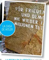  ??  ?? la piedra en su frente Fue colocada en 1989 y lleva escrito en mayúsculas: "Por la paz, la libertad y la democracia. Nunca más fascismo. Millones de muertos lo advierten".