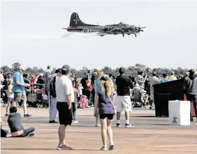  ?? Elizabeth Conley / Staff photograph­er ?? Wings Over Houston Airshow takes place at Ellington Airport.