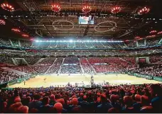  ?? Foto: Profimedia.cz ?? Tenis ve Stade Pierre-Mauroy Francouzi hráli antukové finále v Lille už v roce 2014. Švýcarům tehdy podlehli 1:3 na zápasy.