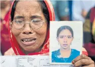  ?? A.M. AHAD/THE ASSOCIATED PRESS ?? A Bangladesh­i woman cries holding a portrait of her daughter who was a victim of the Rana Plaza garment factory collapse, on the fifth anniversar­y of the disaster.