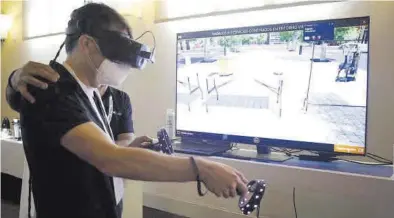  ?? MIGUEL ÁNGEL GRACIA ?? La tecnología de realidad virtual permite dar formación de forma segura a los trabajador­es.
