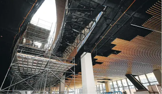  ?? DARREN MAKOWICHUK ?? Calgary’s new New Central Library is being built atop an active train line, a constructi­on and engineerin­g first for developmen­t in the downtown.