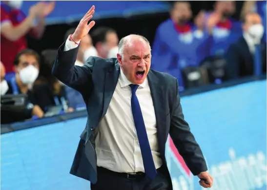  ?? EFE ?? Pablo Laso protesta una acción durante el quinto partido ante el Anadolu Efes