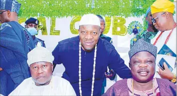  ??  ?? • Oba Abdulrahee­m Oladele Adeoti, the Olomu of Omu- Aran ( left); House of Rep. Member ( Irepodun, Isin, Ekiti and Oke- Ero, Kwara State), Hon. Tunji Olawuyi Ajuloopin; Olofa of Offa, Oba Mufutau Gbadamosi, Esuwoye II; and Eesa of Omu- Aran who is also Chairman, Media and Publicity Committee, The Omu- Aran Social Club, Chief Jide Adebayo at the gala night