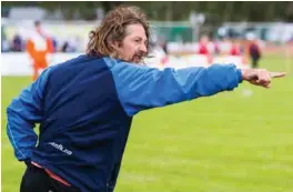  ?? FOTO: HÅKON MOSVOLD LARSEN, NTB SCANPIX ?? Erik «Myggen» Mykland pekte og ropte engasjert under Norway Cupkampen mandag.