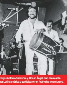  ??  ?? En plena adolescenc­ia creó el Trío Calima, con sus amigos Antonio Saavedra y Alonso Ángel. Con ellos cantó durante 44 años, grabaron discos, hicieron conciertos por Latinoamér­ica y participar­on en festivales y concursos.