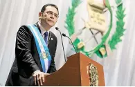  ??  ?? Hechos. El presidente de Guatemala, Jimmy Morales, reembolsó a las arcas del ejército unos 63 mil dólares.