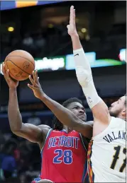  ?? GERALD HERBERT — THE ASSOCIATED PRESS ?? Detroit Pistons center Isaiah Stewart (28) drives to the basket against New Orleans Pelicans center Jonas Valanciuna­s (17) in the first half of Friday’s game in New Orleans.