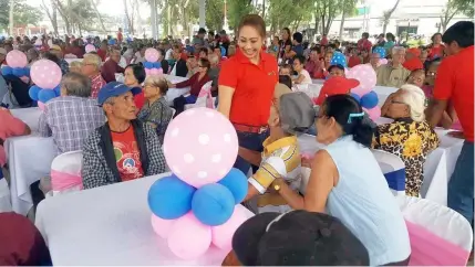  ?? Chris Navarro ?? TRIBUTE TO THE ELDERLY. Magalang Mayor Malu Paras-Lacson and Vice-Mayor Norman Lacson led Tuesday’s Valentine’s tribute for hundreds of elderly Magalenos aged 70 and above.—