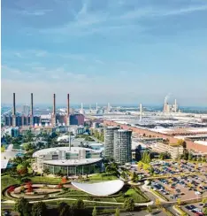  ?? Foto: Julian Stratensch­ulte, dpa ?? Das VW Werk dominiert die Stadt Wolfsburg. Klar, dass sich der Diesel Skandal und seine Kosten auf die Einnahmen der Stadt auswirken.