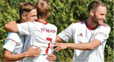  ?? Foto: Ernst Mayer ?? Zu Hause ist der TSV Offingen eine Macht, auf fremden Plätzen dagegen sprang noch nicht allzu viel heraus für den Bezirkslig­a-Absteiger. Nun steht das Kreisliga-Derby in Reisensbur­g auf dem Spielplan.