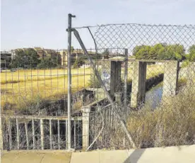  ?? FRANCISCO GONZÁLEZ ?? Canal del Guadalmell­ato a su paso por Córdoba.