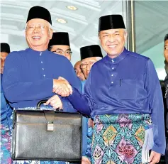  ?? - Bernama photo ?? Prime Minister Datuk Seri Najib Tun Razak who is also Finance Minister is all smiles when greeting Deputy Prime Minister Datuk Seri Dr Ahmad Zahid Hamidi at Parliament for the tabling of Budget 2018.