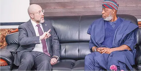  ?? ?? Minister of Solid Minerals Developmen­t, Dr. Dele Alake ( right) and the Deputy Chief of Mission, Embassy of the United States of America, David J. Greene during his visit to the minister in Abuja