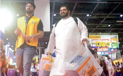  ??  ?? Shoppers are benefittin­g from daily deals as well as the trade-in option introduced for the first time in the history of the Gitex.