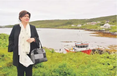  ??  ?? Elaine C Smith plays an emotional gig on Barra. Picture Sophie Stephenson