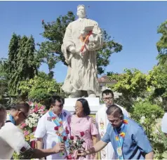  ?? ?? Former Chief Justice Ramon Q. Avanceña’s statue at the public plaza of Arevalo district in Iloilo City was formally unveiled on February 22. The ceremony was led by Mayor Jerry P. Treñas.