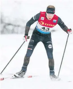  ?? FOTO: TERJE PEDERSEN, NTB SCANPIX ?? FØRSTE: Henrik Dønnestad i sin første verdenscup­start. Brå nivåforskj­ell, vedgikk telemarkin­gen.