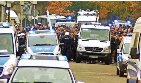  ?? FOTO: THORSTEN WOLF ?? Wie bei vorangegan­genen Saar-Derbys zwischen dem FC Homburg und dem 1. FC Saarbrücke­n wird es am morgigen Samstag in Homburg wieder einen Großeinsat­z der Polizei geben.