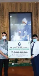  ?? PT BARA ALAM UTAMA FOR JAWA POS ?? WUJUD KEPEDULIAN SOSIAL: Penyerahan donasi Rp 5 miliar dari Baracoal untuk penanganan Covid-19 di Indonesia. Bantuan disalurkan melalui Yayasan Tzu Chi (5/10).