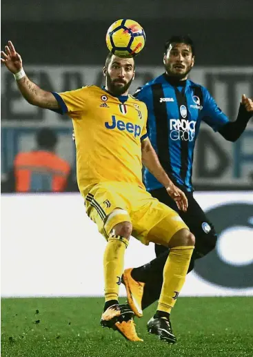  ?? — AP ?? Going all out: Atalanta’s Jose Palomino (right) in action against Juventus’ Gonzalo Higuain during the Italian Cup semi-final first-leg match in Bergamo on Tuesday.