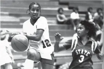  ?? FRANCES MARION UNIVERSITY PHOTO VIA AP ?? Pearl Moore, left, plays for Frances Marion University during a game against South Carolina State in the late 1970s. Moore still holds the career scoring record for women’s college basketball with 4,061 points.