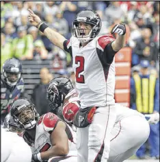  ?? ELAINE THOMPSON / ASSOCIATED PRESS ?? Falcons quarterbac­k Matt Ryan (2), who has thrown for 2,075 yards and 15 touchdowns this season, is the NFL’s top-rated passer.