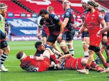  ??  ?? Nathan Hughes scores Bristol’s second try in the Gallagher Premiershi­p win against Leicester