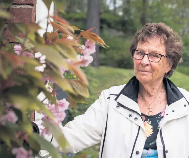  ??  ?? Trots att hon nu fyller 90 har Ulla Staxäng bara varit pensionär på heltid i åtta år. Hennes insatser som fältinterv­juare hade gjort avtryck.