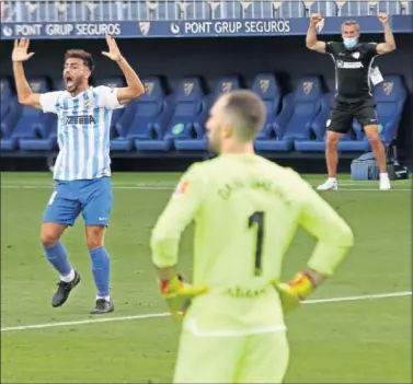  ??  ?? Hicham festeja el gol del triunfo ante la desolación de Dani Giménez.