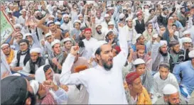  ?? REUTERS ?? Supporters of various Islamist parties protest in Islamabad on Friday against the Pakistan Supreme Court’s decision to overturn the conviction of Asia Bibi, sentenced to death for blasphemy.