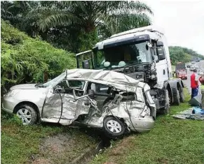  ??  ?? Ill-fated outing: The wrecked MPV and tanker at the accident site along Jalan Endau-Mersing, Johor.