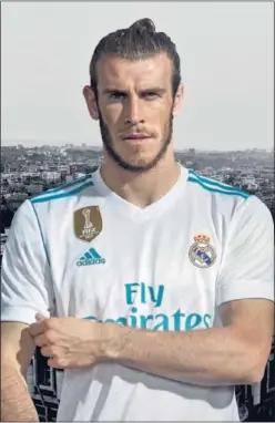  ??  ?? CENTRAL. Bale ocupa un papel central en la promoción de Adidas.