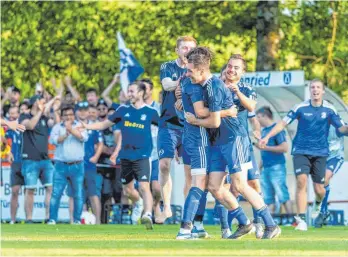  ?? FOTO: FLORIAN WOLF ?? Der TSV Schlachter­s geht nach dem deutlichen Sieg gegen den FC Isny mit viel Selbstbewu­sstsein ins Duell mit der TSG Ailingen.