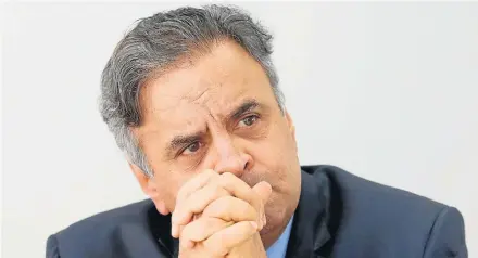  ?? DIDA SAMPAIO/ESTADÃO ?? Defesa. Aécio Neves no seu gabinete, em Brasília; senador diz que está vendendo parte do patrimônio para pagar advogados