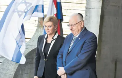 ??  ?? Predsjedni­ca Grabar-Kitarović i izraelski predsjedni­k Rivlin poklonili su se jučer žrtvama logora u Jasenovcu