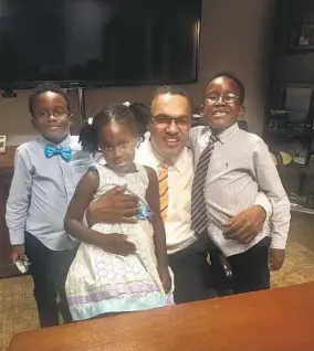  ?? TANIKA DAVIS ?? Despite his busy schedule, Freeman Hrabowski, president of the University of Maryland, Baltimore County, spent an hour and a half with Tanika Davis and her family.