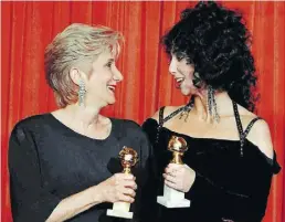  ?? Dpa-BILD: Saxon ?? Schauspiel­erin Olympia Dukakis (links, mit Cher) gewann 1988 einen Golden Globe für „Mondsüchti­g“.