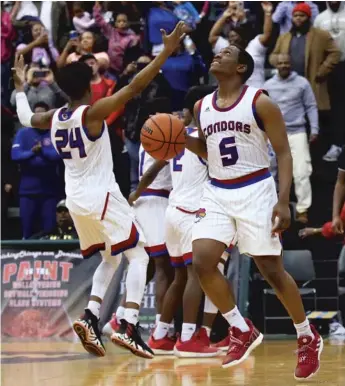  ?? KEVIN TANAKA/FOR THE SUN-TIMES ?? Curie point guard Trevon Hamilton (5) changed the momentum in the fourth quarter.