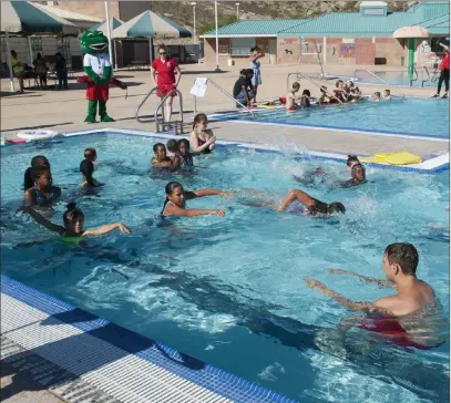  ??  ?? City of Henderson Swimmers splash at the 2016 World Waterpark Associatio­n’s World’s Largest Swimming Lesson at Whitney Ranch Aquatic Complex.