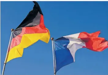  ?? FOTO: ZOONAR/IMAGO ?? Der deutsch-französisc­he Austausch ist Alltag in der Region. Aber was, wenn wegen eines Arbeitsver­trags, einer Ehe, eines Erbfalls oder eines Autokaufs ein Rechtsstre­it im Nachbarlan­d droht?