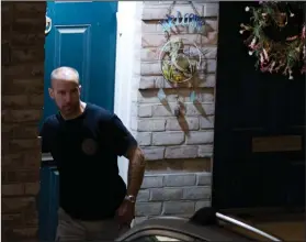  ?? AP Photo/Jose Luis Magana ?? Informing the family: An agent with the Bureau of Alcohol, Tobacco, Firearms and Explosives leaves the family home, in Baltimore, Sunday, Aug. 26, 2018, of the suspect in a mass shooting earlier in the day in Jacksonvil­le, Fla.