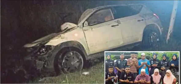  ?? AZHAR RAMLI PIX BY ?? One of the cars involved in a crash in Bukit Chabang, Padang Besar, yesterday. (Inset) The family members of Constable Muhammad Amirul Naim Aziz, who died in the crash, reciting prayers during his burial in Kangar yesterday.