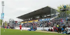  ?? Foto: dpa ?? Das Holstein-Stadion in Kiel, wo der FC Augsburg im Pokal-Achtelfina­le antreten muss. Derzeit spielt der Zweitligis­t mit einer Sondergene­hmigung, weil das Fassungsve­rmögen zu gering ist, aber sich der Ausbau noch verzögert.