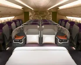  ??  ?? With its center divider completely lowered, the Business Class seat can also form a double bed.