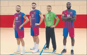  ?? FOTO: FCB ?? Aitor Ariño, Fàbregas, Gonzalo y Dika Mem, los cuatro capitanes del Barça 2021-22